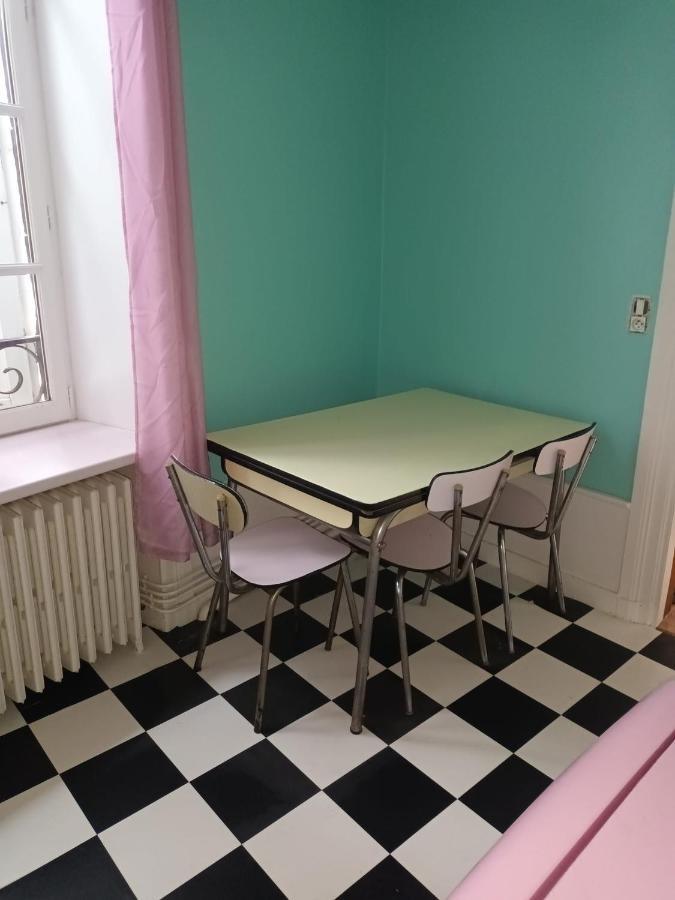 Vintage ,La Capsule Temporelle Wifi Draps Parking Publique Gratuit Apartment Тиерс Екстериор снимка